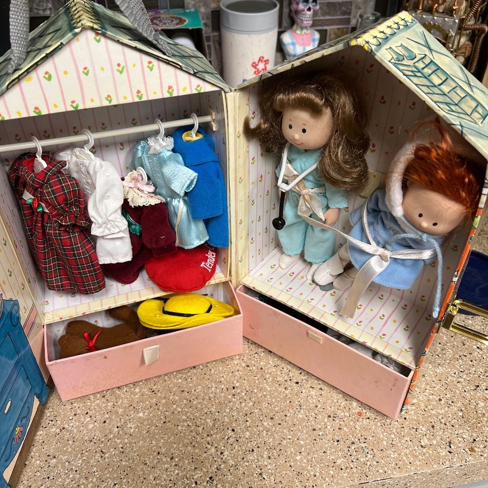 Vintage Madeline Doll House Carrying Case, 2 Dolls, Accessories, Eden 1998